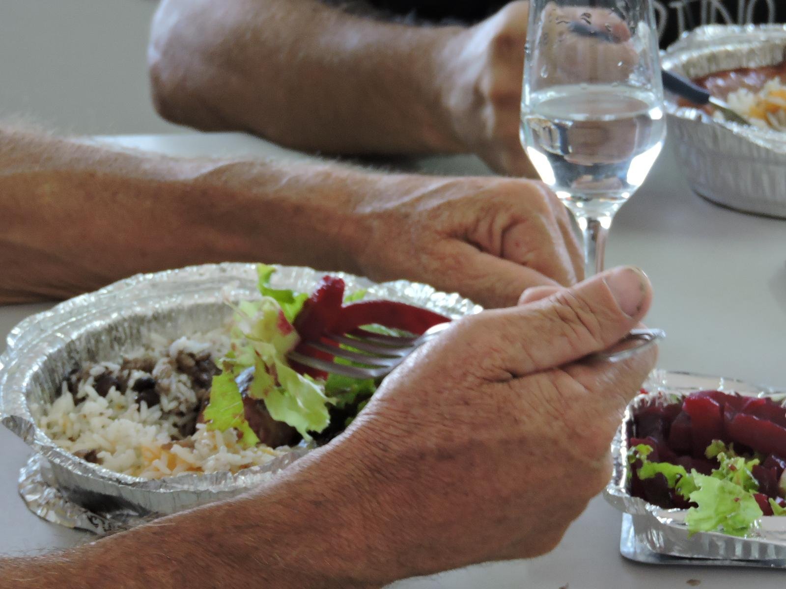 Restaurante fornece em m&eacute;dia 200 alimenta&ccedil;&otilde;es balanceadas dia