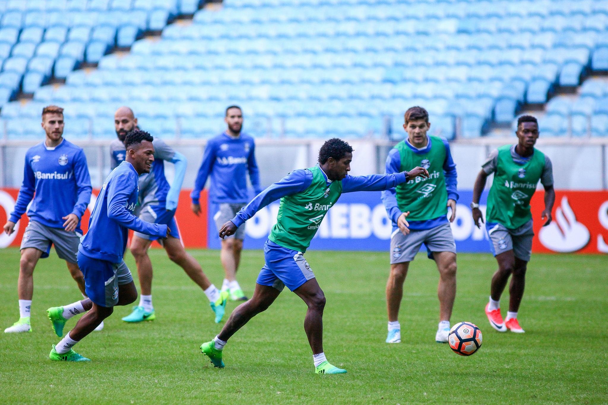 Gr&ecirc;mio encerrou treino com rach&atilde;o na Arena