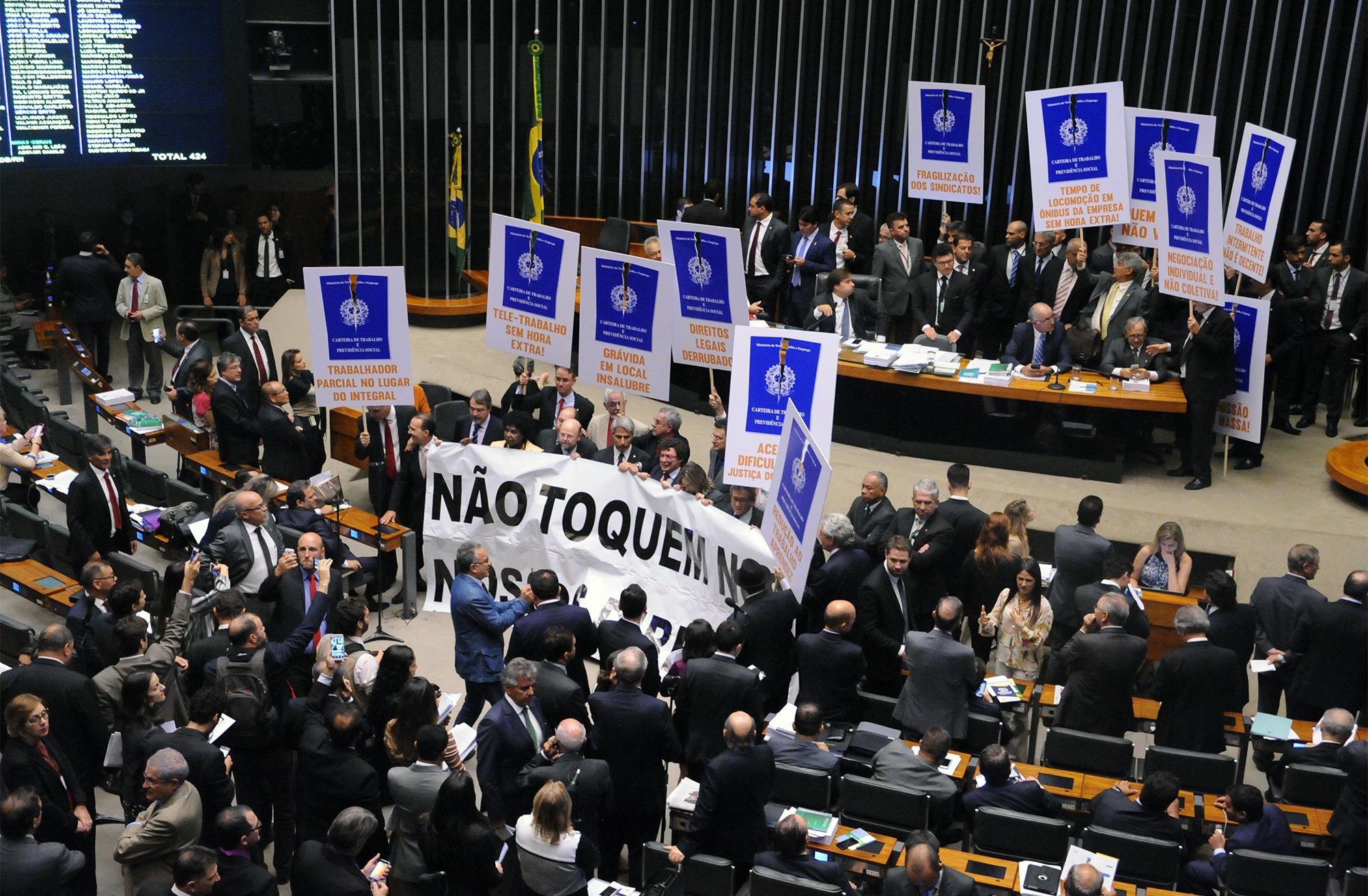 Projeto teve 15 votos contr&aacute;rios e 14 votos favor&aacute;veis dos parlamentares do RS