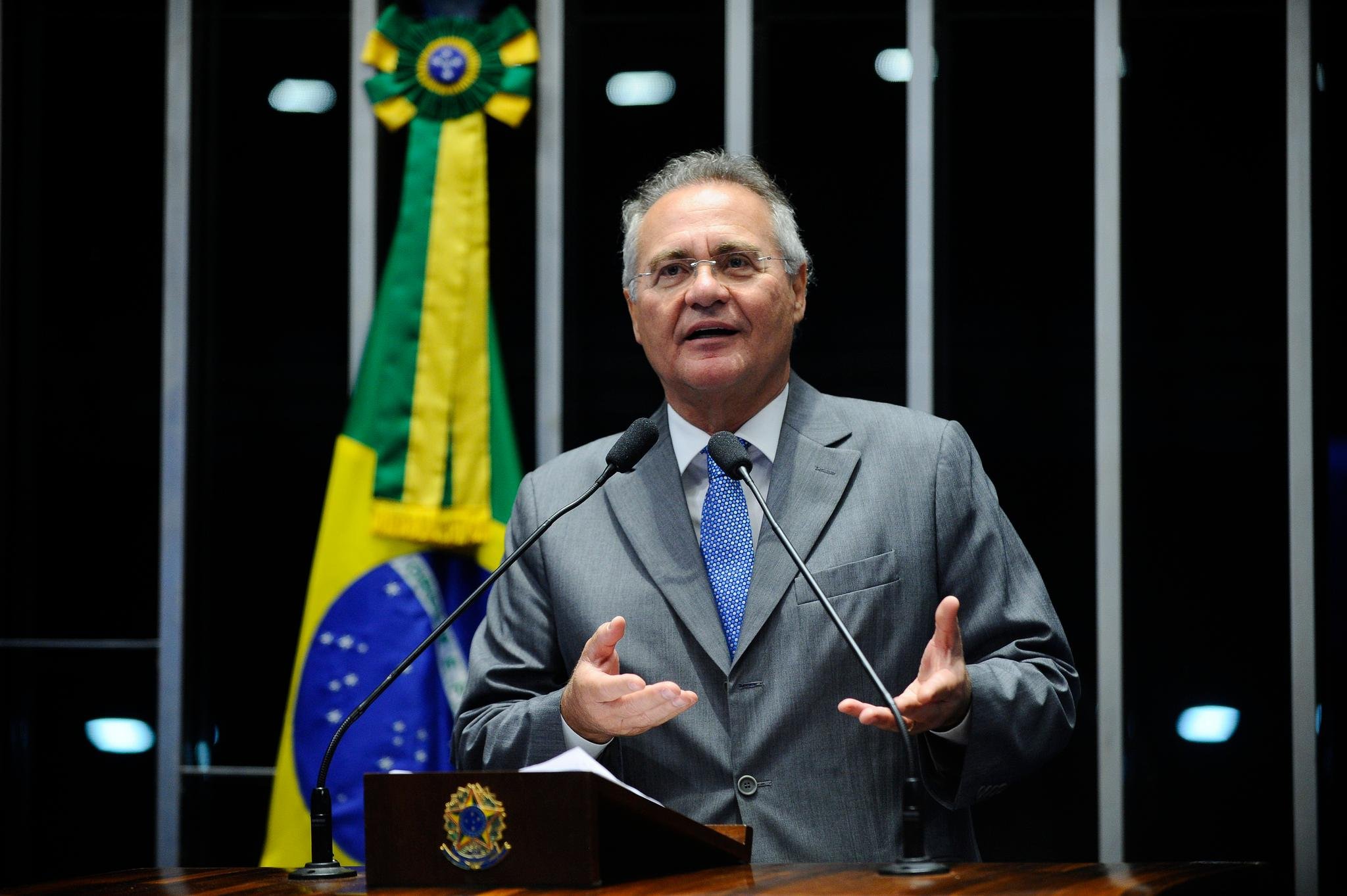 Reforma trabalhista n&atilde;o passa no Senado, diz Renan Calheiros