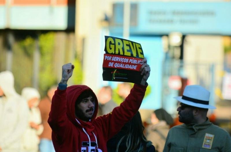 Jornal franc&ecirc;s salienta o que paralisa&ccedil;&atilde;o pode afetar