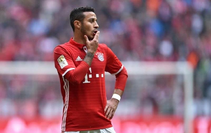 Thiago Alc&acirc;ntara renova contrato com Bayern de Munique