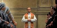 Jude Law interpreta Pio XIII, o primeiro papa americano da história