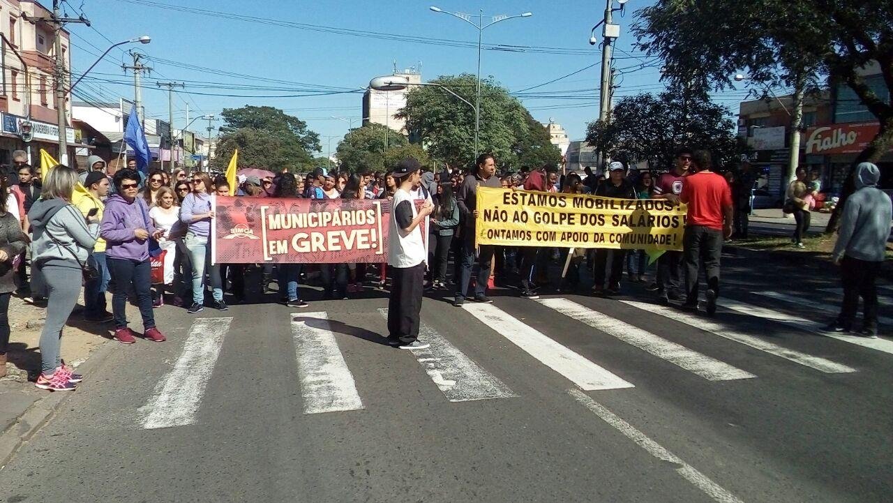 Greve geral tamb&eacute;m ocorre em cidades da regi&atilde;o Metropolitana