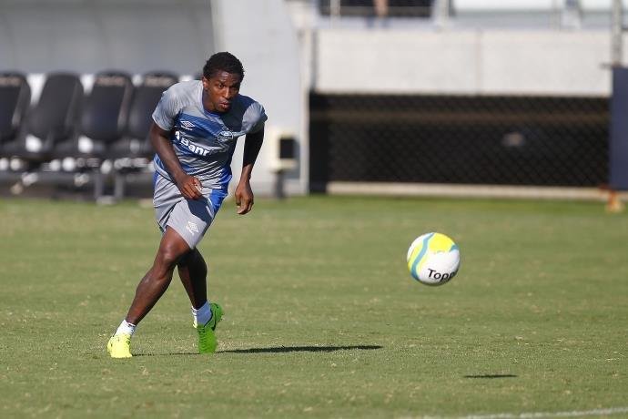 Bola&ntilde;os vai desfalcar o Gr&ecirc;mio por tr&ecirc;s semanas