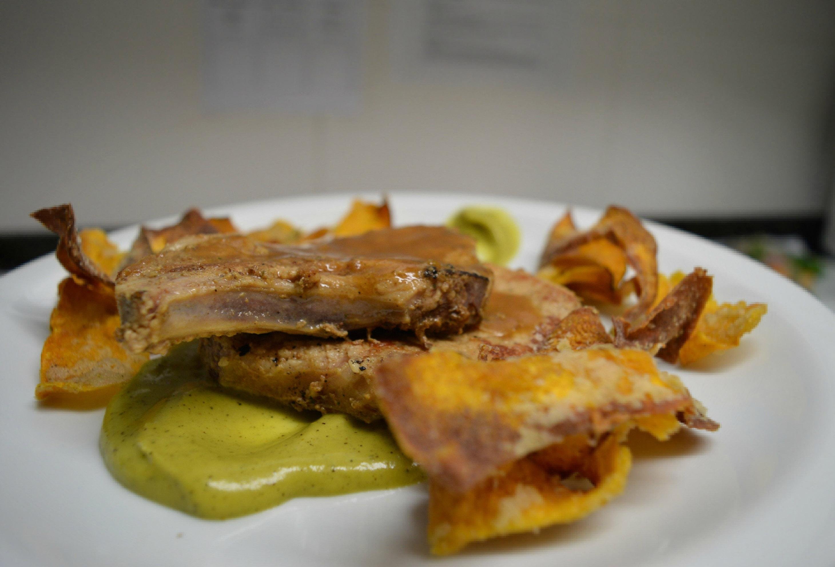 Primeiro jantar teve receitas como carre su&iacute;no ao molho de abacate 