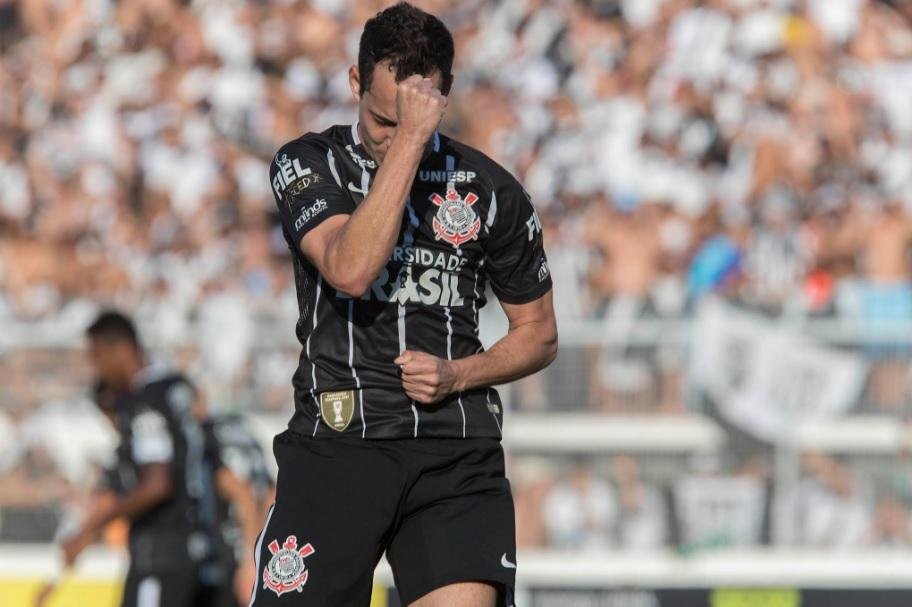  Corinthians faz 3 a 0 na Ponte e fica perto do t&iacute;tulo