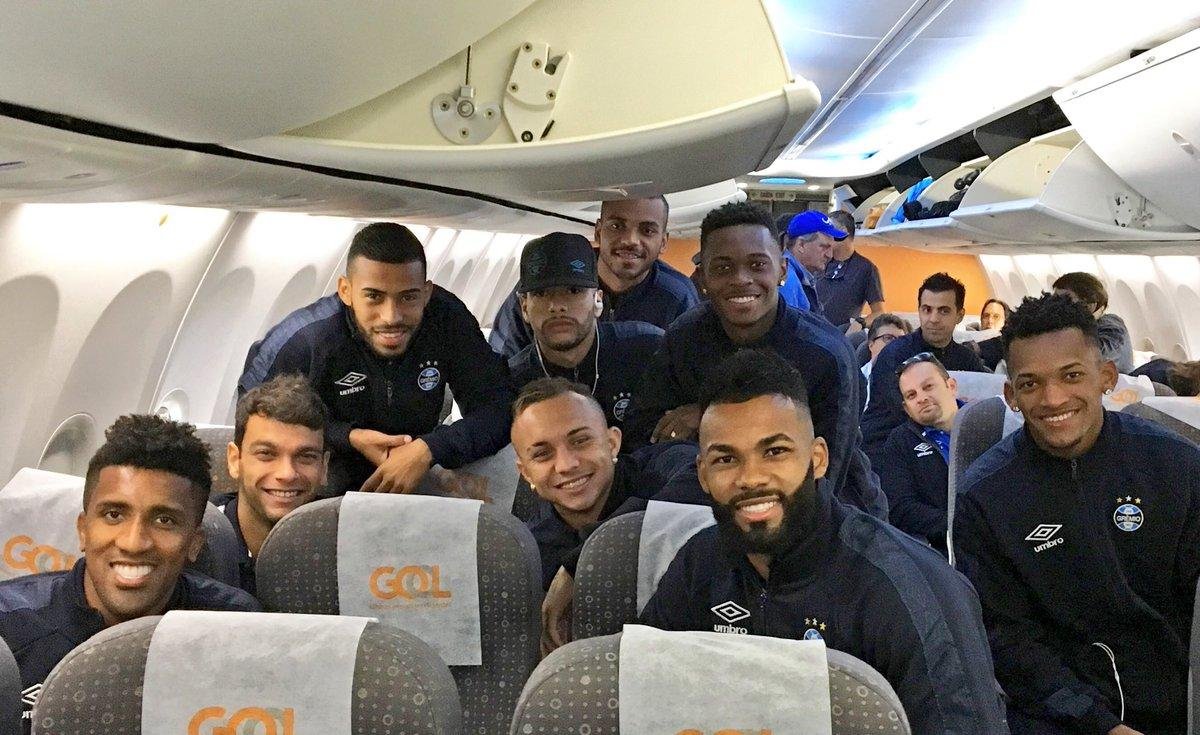 Fernandinho dever&aacute; substituir Bola&ntilde;os no Chile