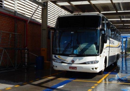 H&aacute; quase dois anos, a Via&ccedil;&atilde;o Ouro e Prata reformou o sistema de lavagem e reutiliza a &aacute;gua da chuva