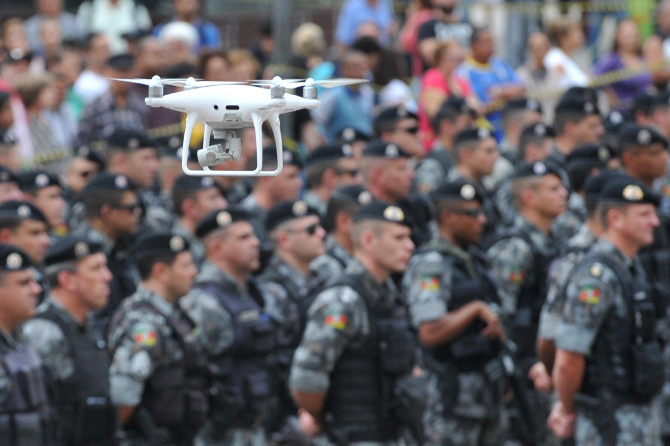 Equipamentos n&atilde;o poder&atilde;o ser utilizados a uma dist&acirc;ncia menor que 30 metros de pessoas que n&atilde;o derem autoriza&ccedil;&atilde;o