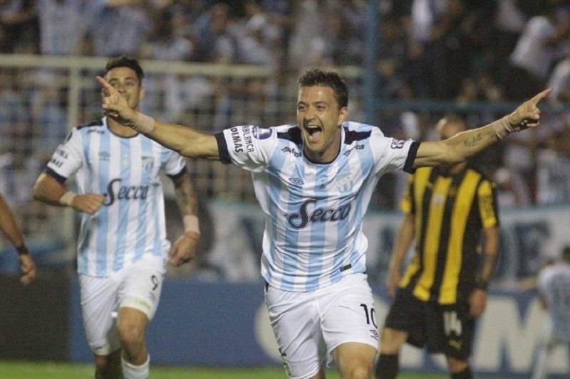 Atl&eacute;tico Tucum&aacute;n bate Pe&ntilde;arol e adia classifica&ccedil;&atilde;o do Palmeiras na Libertadores