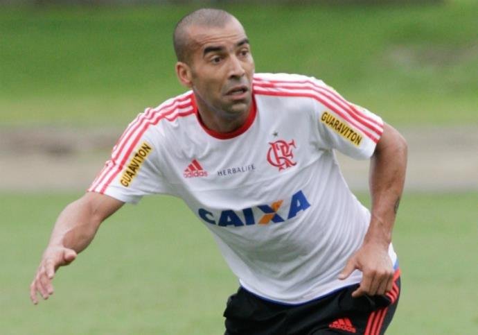 Diretoria da Ponte Preta oficializa acerto com atacante Emerson Sheik