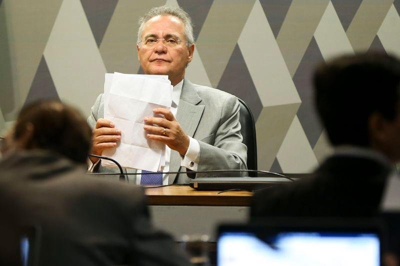 Renan cumprimenta sindicalistas por greve geral da &uacute;ltima sexta-feira