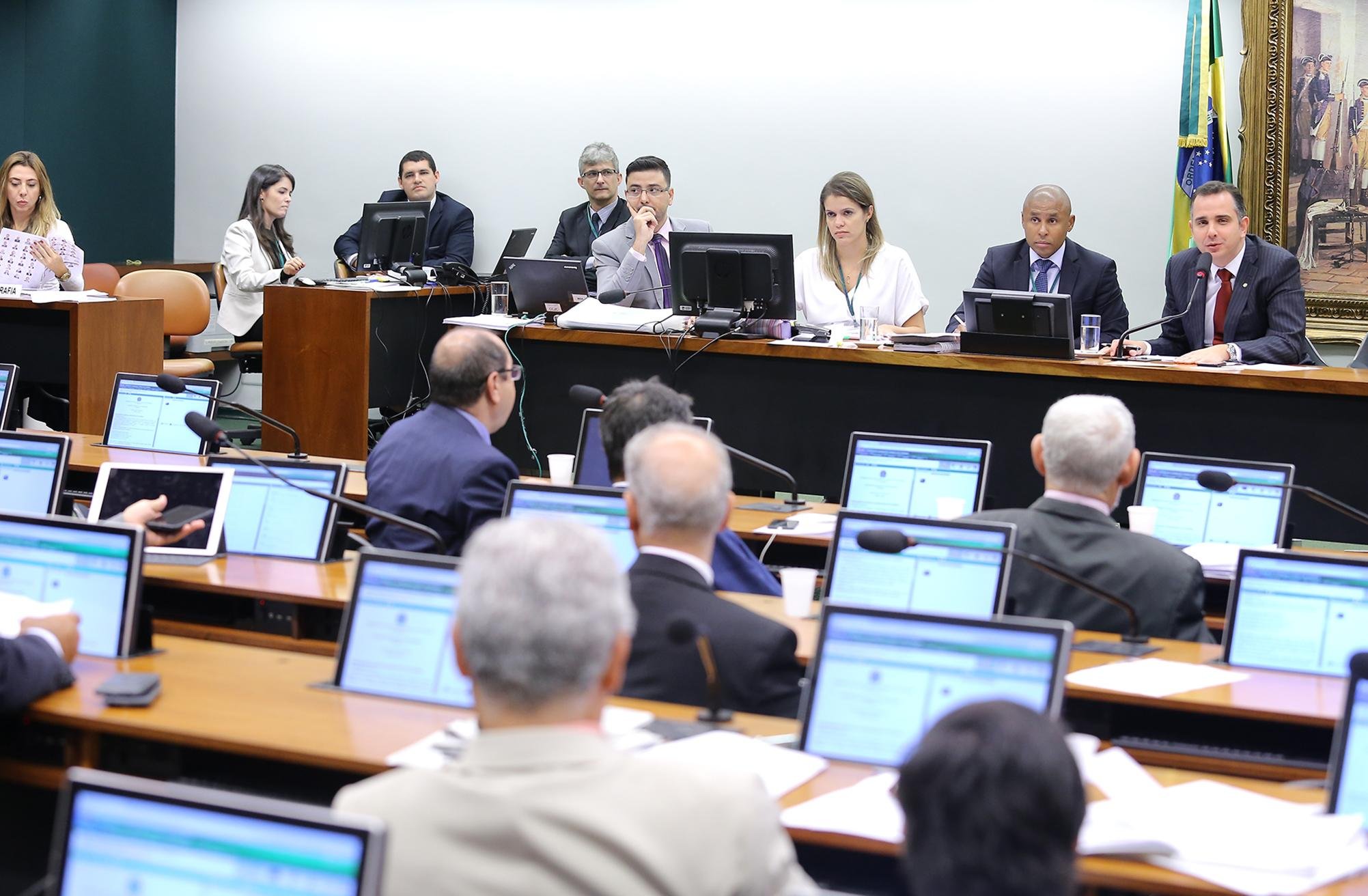 Projeto estabelece ainda a chamada cl&aacute;usula de desempenho, ou de barreira, para o funcionamento parlamentar das legendas