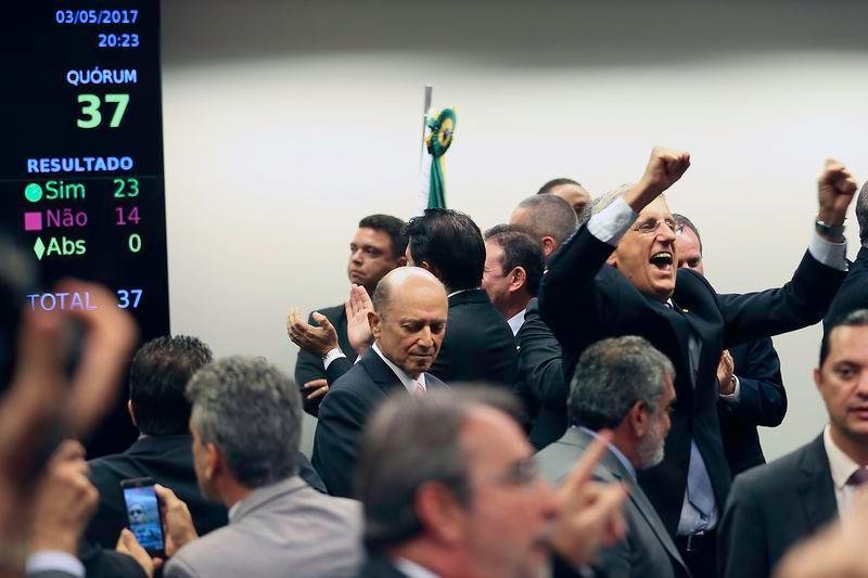Texto da reforma da Previd&ecirc;ncia foi aprovado por 23 votos a 14