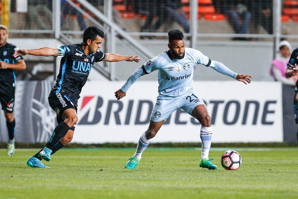 Tricolor teve noite pouco inspirada e acabou derrotado por 2 a 1 no Chile