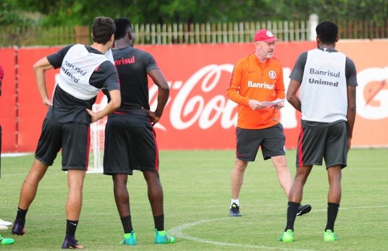 Zago deve manter mist&eacute;rio na equipe at&eacute; domingo