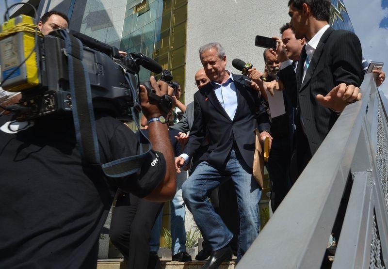 Jos&eacute; Dirceu diz que vai se dedicar &agrave; fam&iacute;lia e a seu julgamento