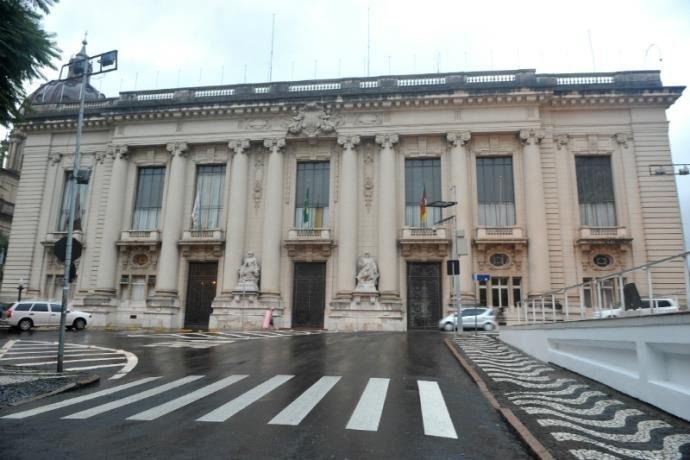 Funcion&aacute;rios com rendimentos de at&eacute; R$ 8,9 mil receberam em totalidade