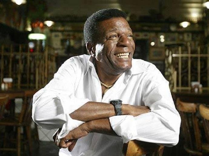 Artista tinha 70 anos e teria sofrido complica&ccedil;&otilde;es por problemas renais e diabetes