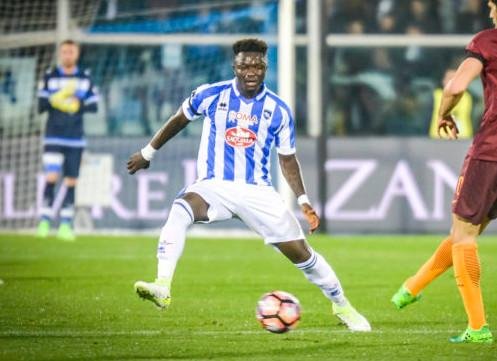 Sulley Muntari levou dois cart&otilde;es amarelos por reclamar ao &aacute;rbitro e se retirar ap&oacute;s xingamentos