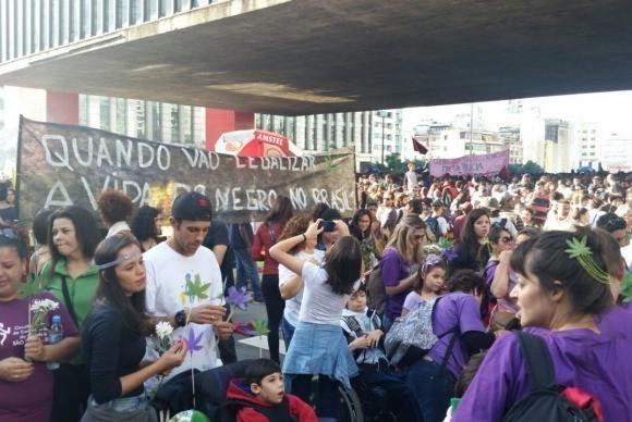 Marcha da Maconha exp&otilde;e reivindica&ccedil;&otilde;es nas ruas de S&atilde;o Paulo