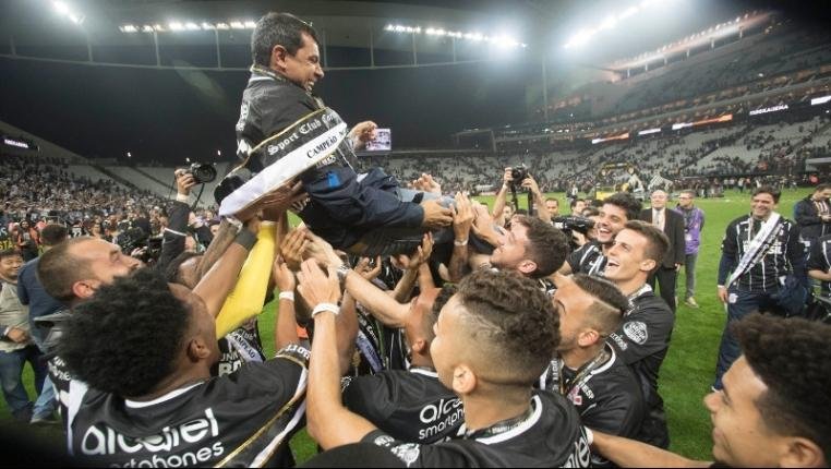 Time festejou o novo trof&eacute;u e os 40 anos da conquista do Campeonato Paulista de 1977