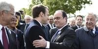 Hollande (D) e Macron (E) participaram de evento que recorda 8 de maio 1945