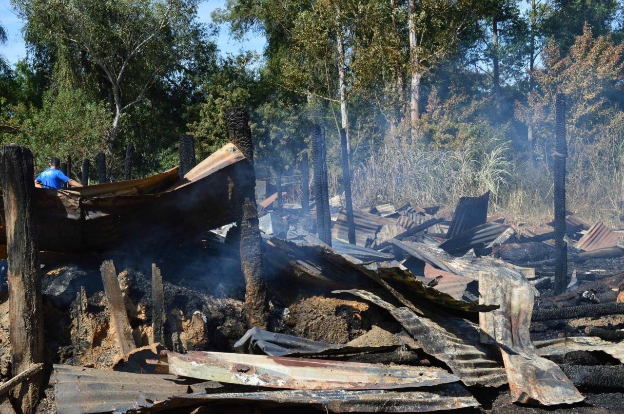 Pol&iacute;cia vai investigar inc&ecirc;ndio em galp&atilde;o que abrigava cavalos em Campo Bom
