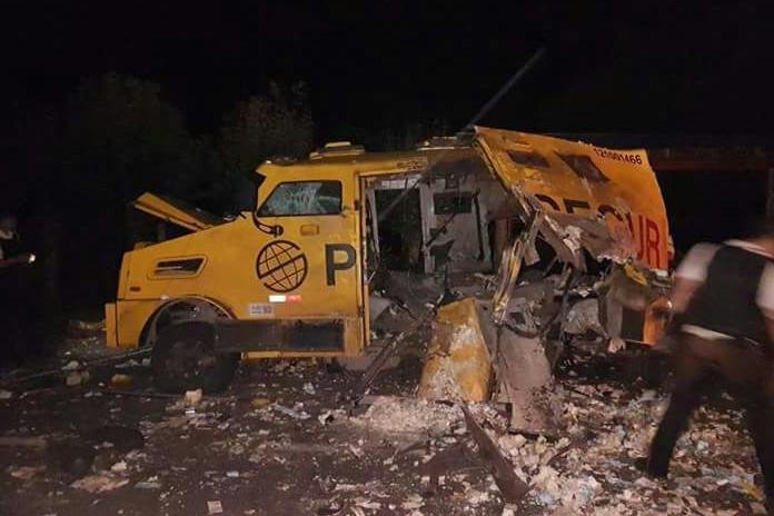 Ve&iacute;culos foram incendiados para atrasar pol&iacute;cia durante a&ccedil;&atilde;o na BR 116, pr&oacute;ximo a Caxias