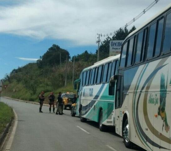 Manifestantes come&ccedil;am a chegar a Curitiba para depoimento de Lula
