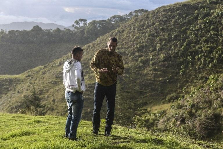 Alan Ruschel e Helio Neto retornaram ao local do acidente com o avi&atilde;o da delega&ccedil;&atilde;o