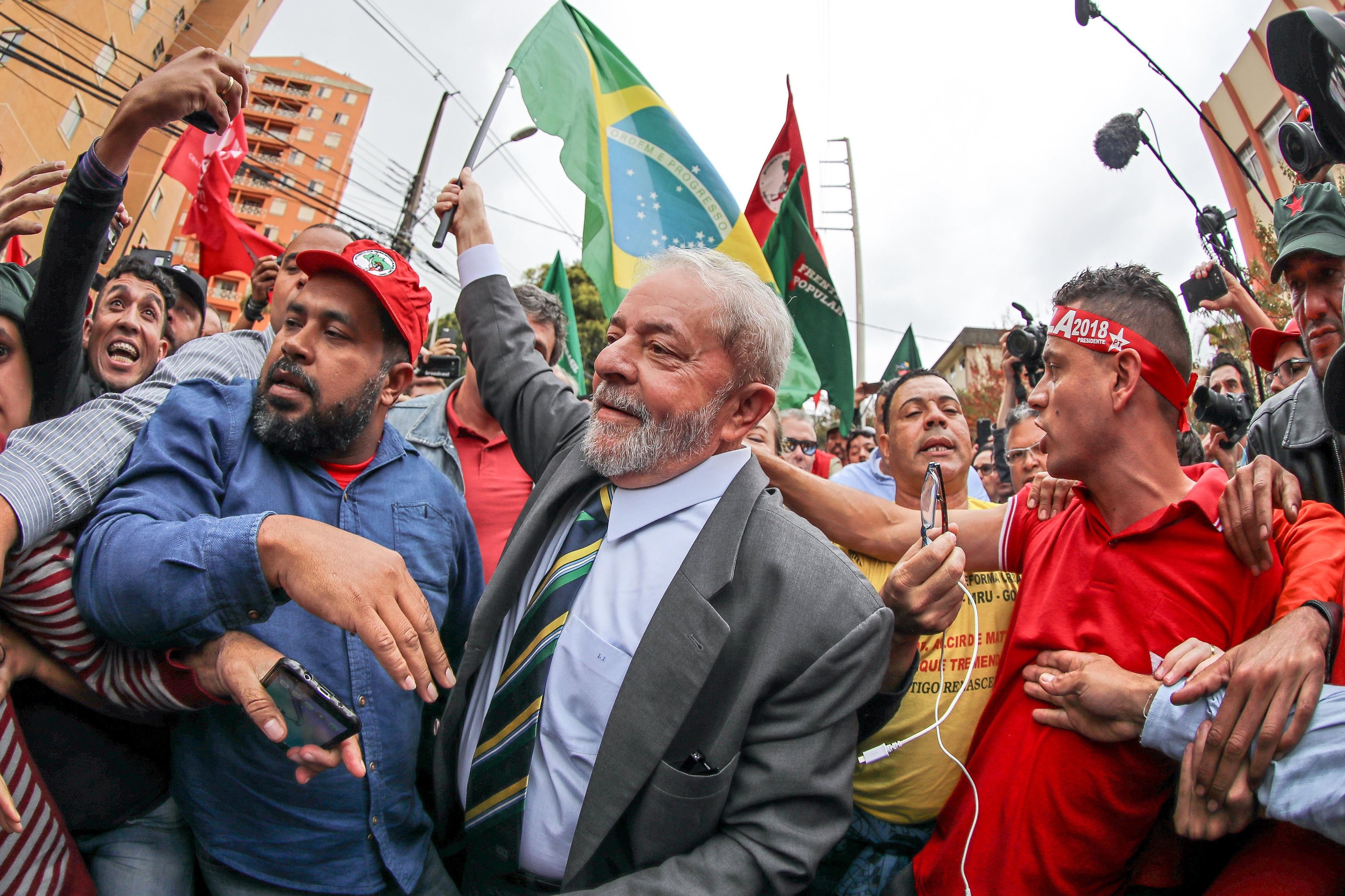 Ex-presidente ficou no pr&eacute;dio da Justi&ccedil;a Federal em Curitiba por mais de cinco horas