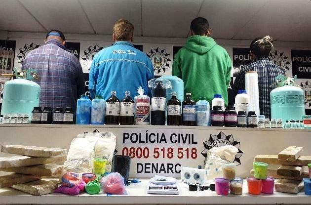 Grandes quantidades de drogas sint&eacute;ticas foram apreendidas em uma casa em Canoas