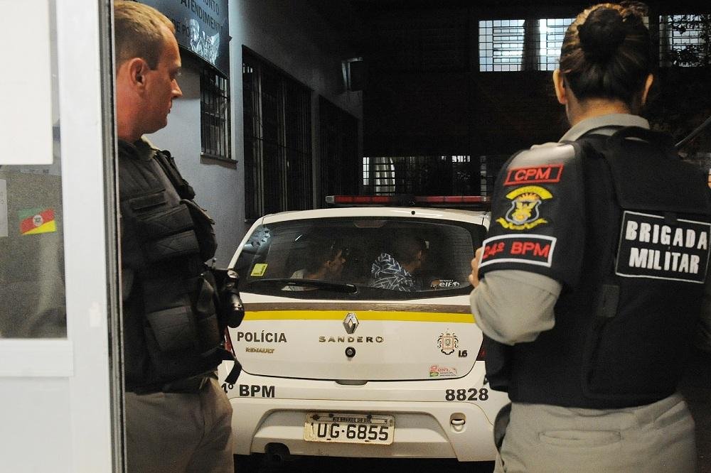 Superlota&ccedil;&atilde;o nos pres&iacute;dios de Porto Alegre tem causado caos nas delegacias 