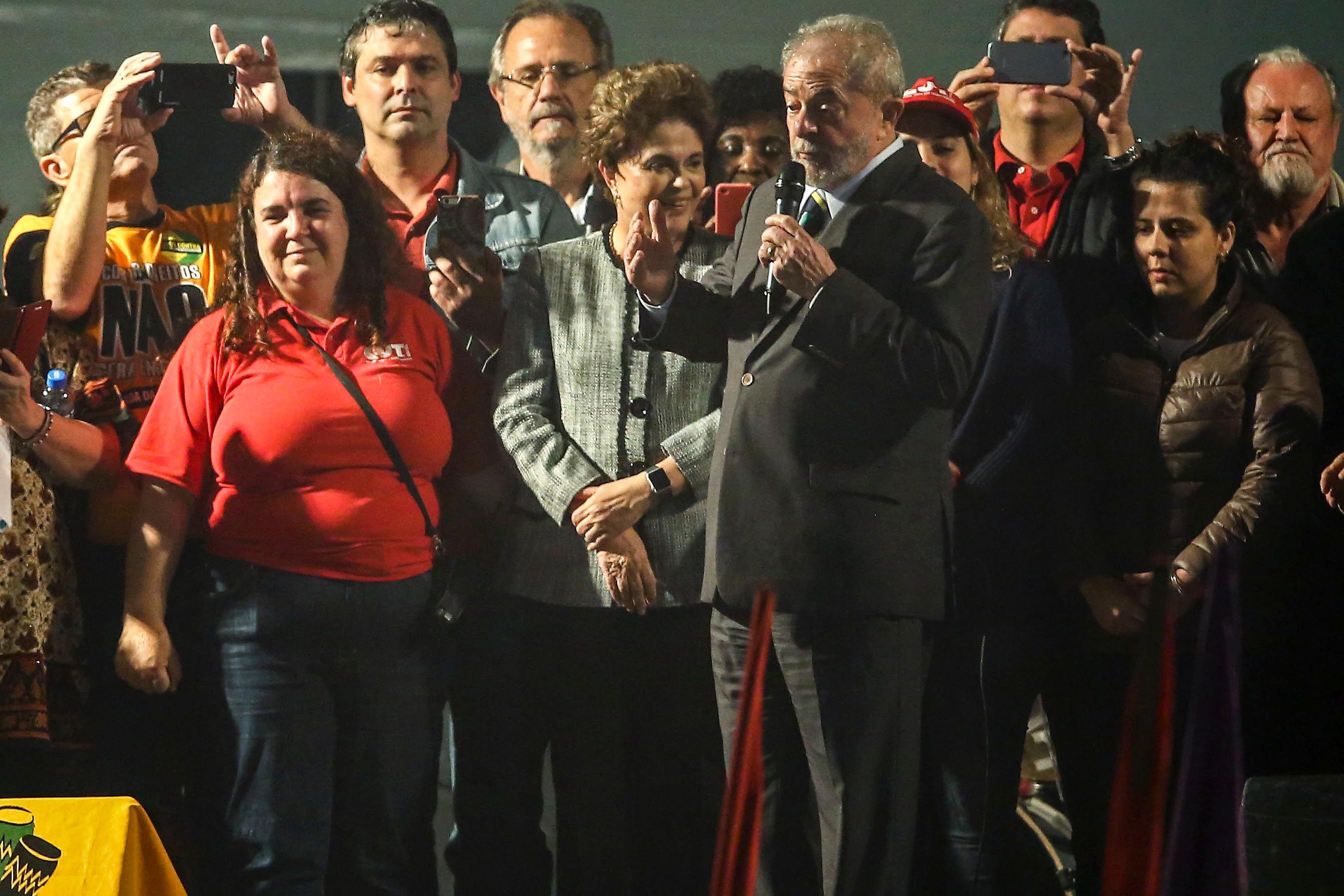 Lula e Dilma sabiam que dinheiro das campanhas era de Caixa 2, diz Jo&atilde;o Santana