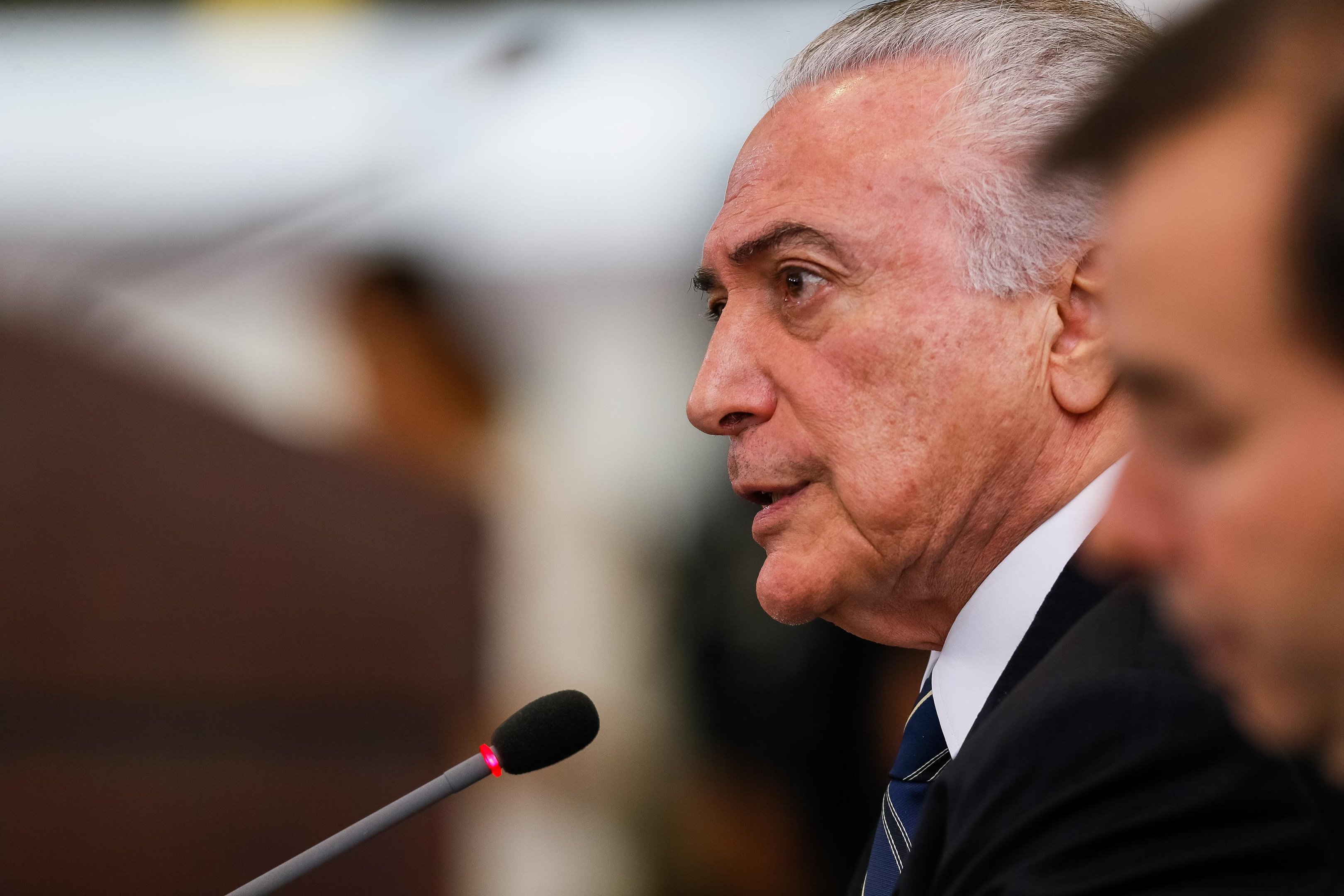 Imagens exibidas em v&iacute;deo da cerim&ocirc;nia no Planalto embutem cr&iacute;tica &agrave; era Lula