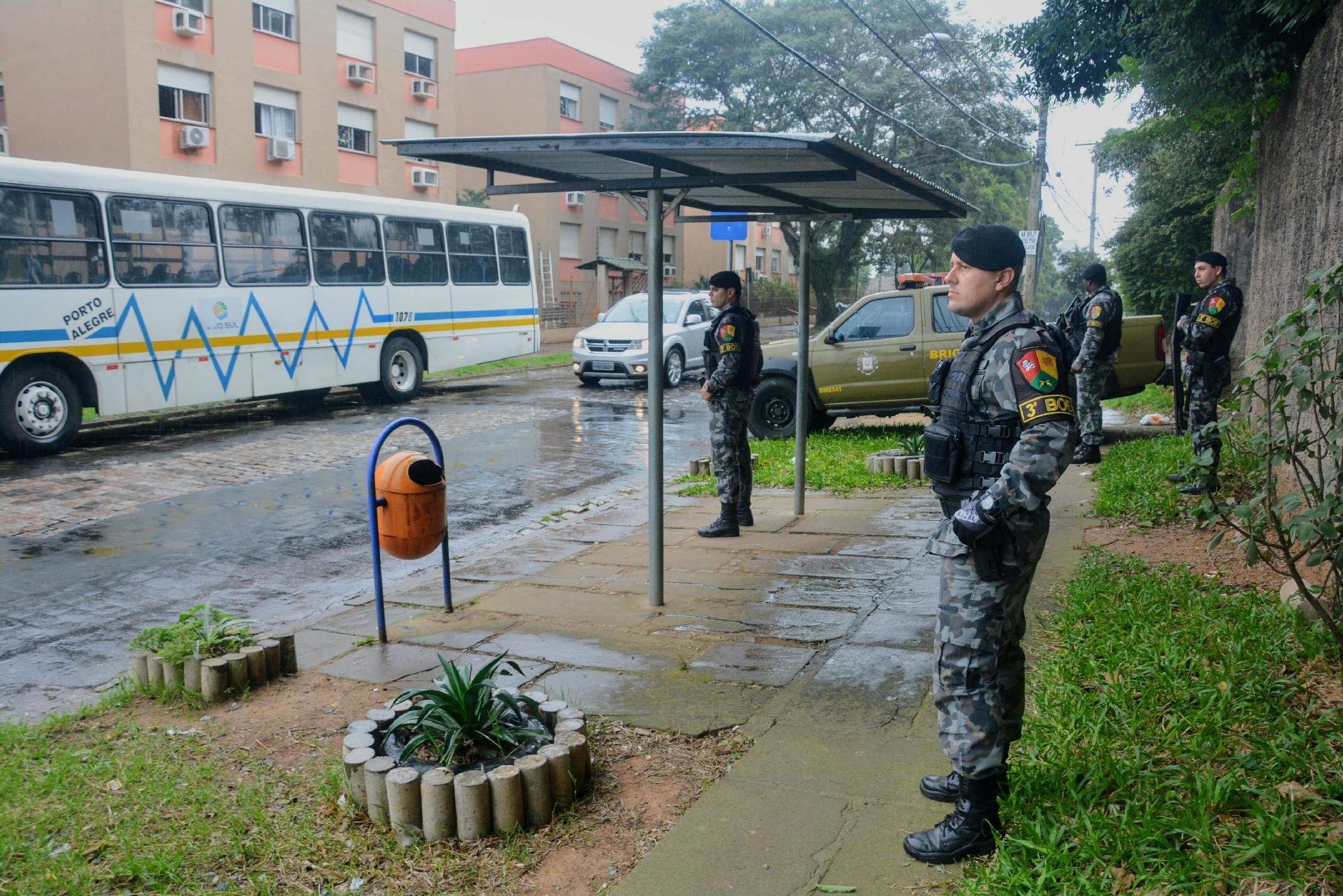 BM segue com opera&ccedil;&atilde;o para coibir novos ataques a &ocirc;nibus em Porto Alegre