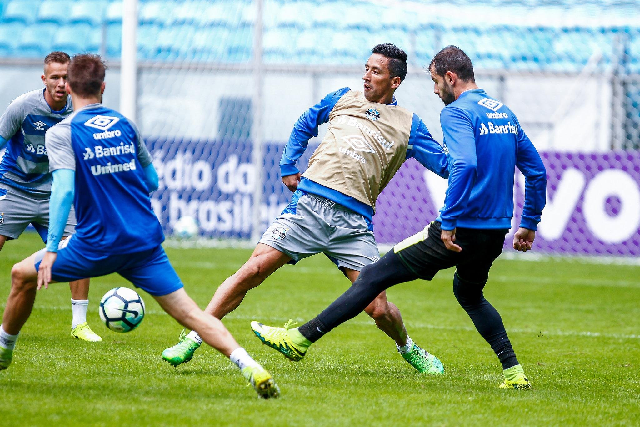 Barrios ser&aacute; o comandante do ataque gremista