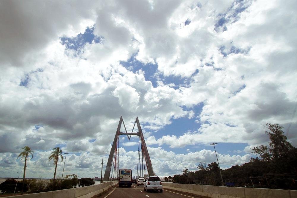 RS come&ccedil;a semana com sol e per&iacute;odos nublados