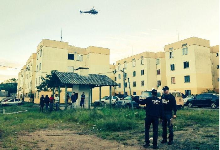 Opera&ccedil;&atilde;o combate tr&aacute;fico em casas invadidas por criminosos em Porto Alegre	