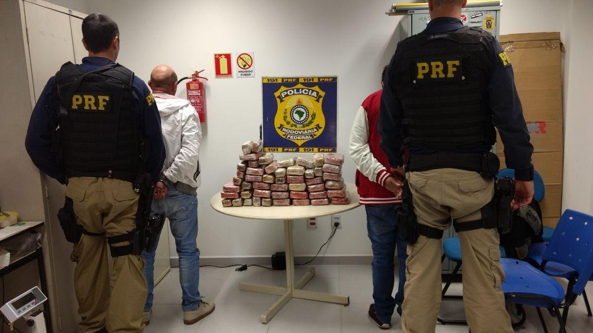 Pasta-base de coca&iacute;na foi encontrada em carro que estava na freeway