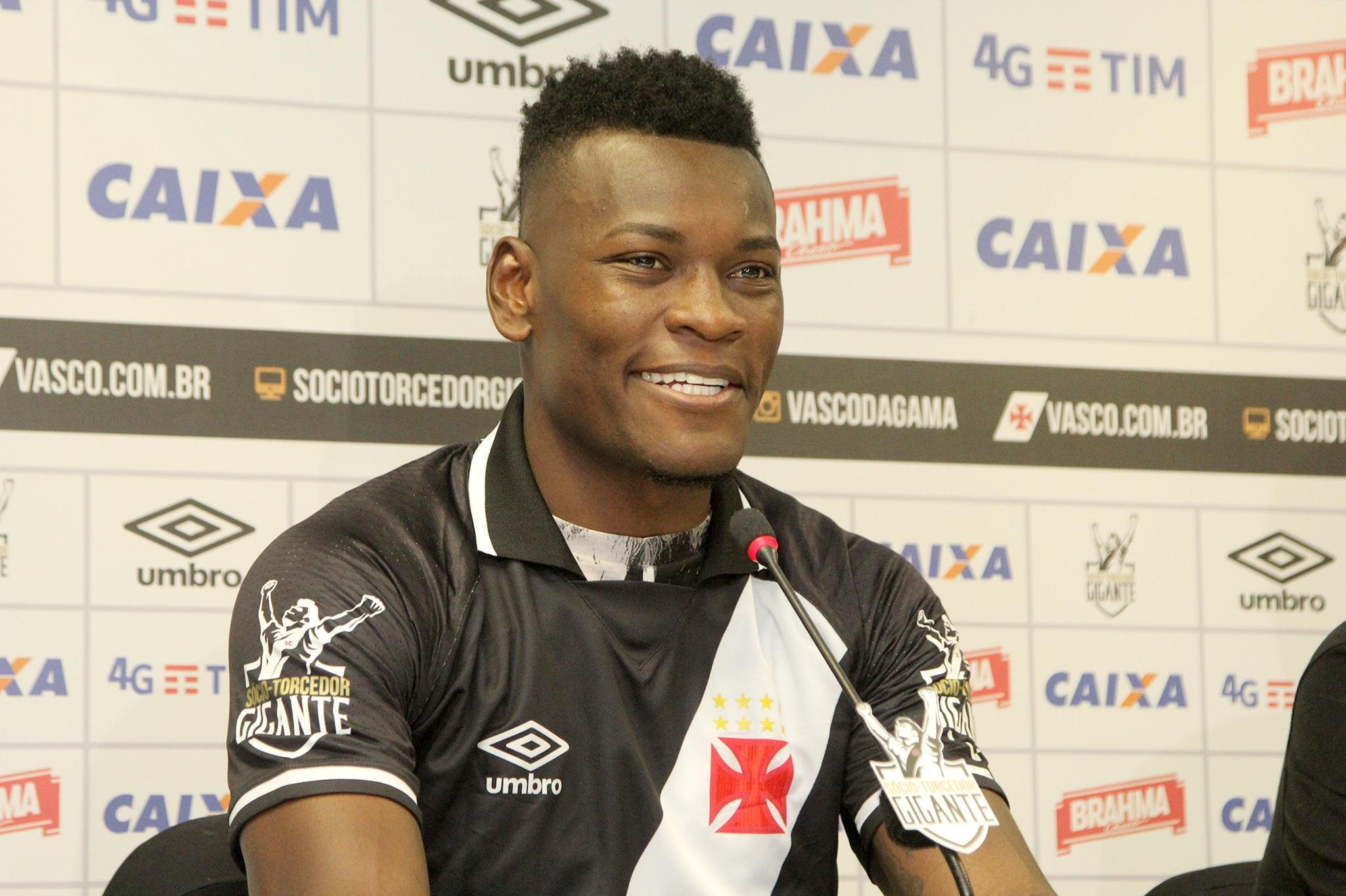 Paul&atilde;o minimiza momento ruim e exalta grandeza do Vasco em apresenta&ccedil;&atilde;o 