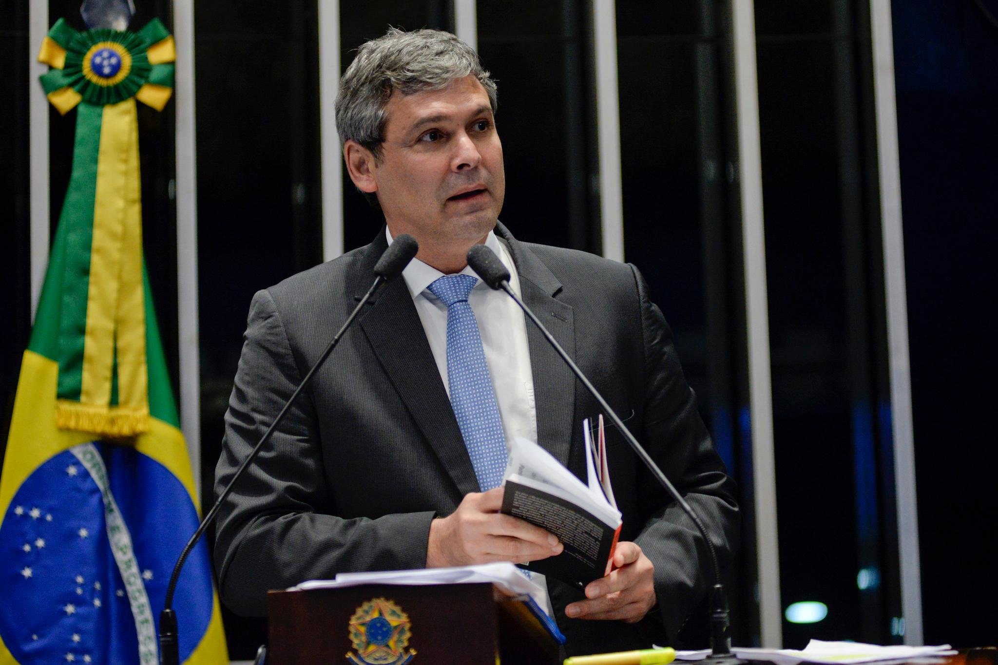 Oposi&ccedil;&atilde;o no Senado ir&aacute; elaborar pedido de impeachment de Temer