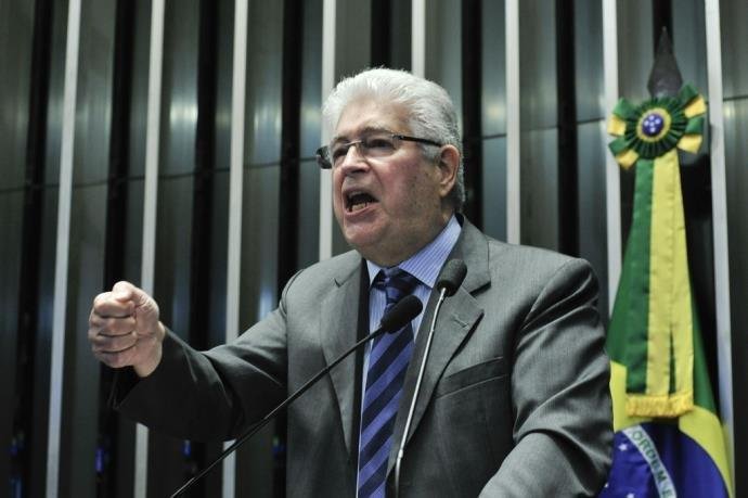 Senador tamb&eacute;m declarou que a &uacute;nica sa&iacute;da para o pa&iacute;s &eacute; a elei&ccedil;&atilde;o direta em todos os n&iacute;veis
