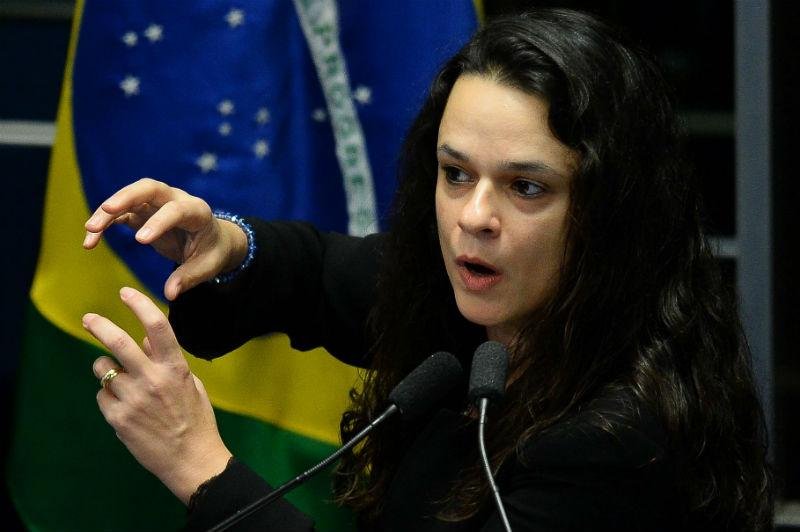 Janaina Pascoal diz que Michel Temer n&atilde;o tem condi&ccedil;&otilde;es de permanecer na presid&ecirc;ncia
