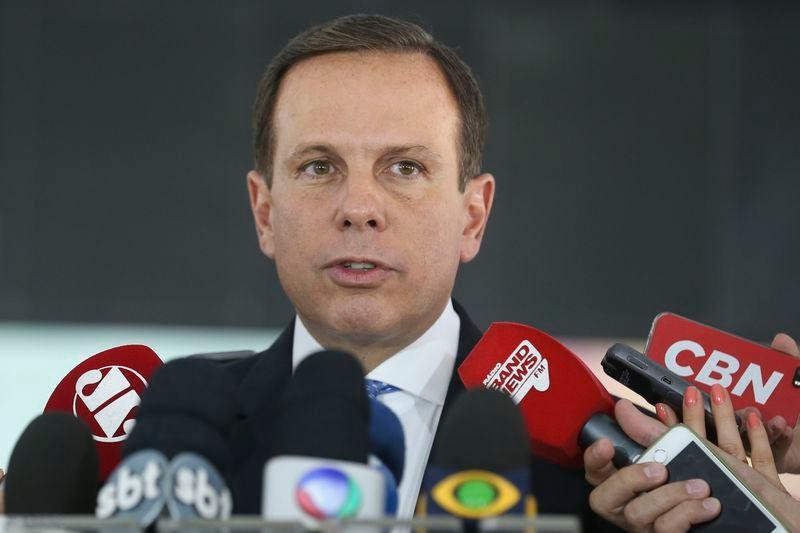 Doria chega a SP diz que &eacute; preciso "serenidade para proteger o Brasil"
