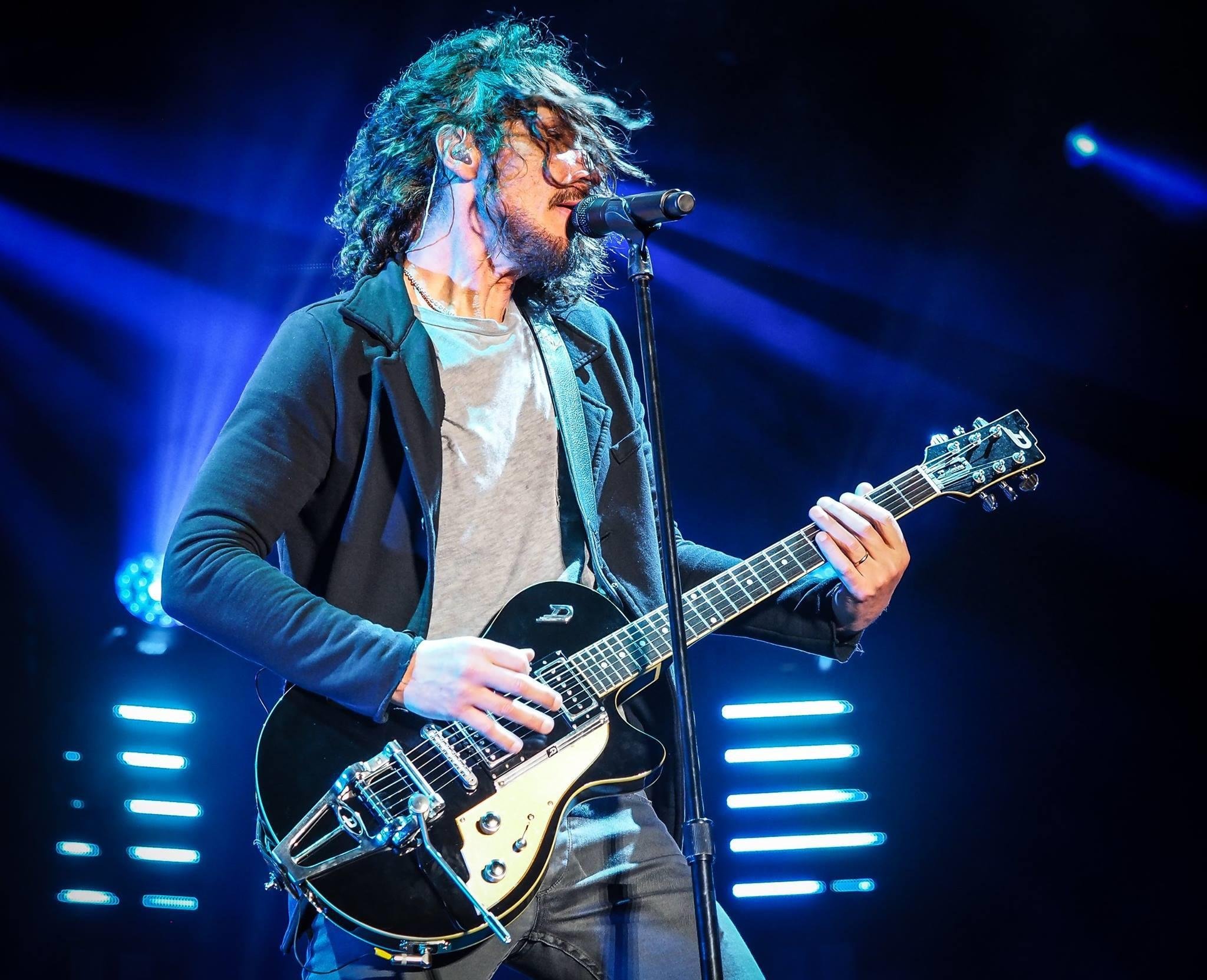 Legistas confirmam que Chris Cornell cometeu suic&iacute;dio