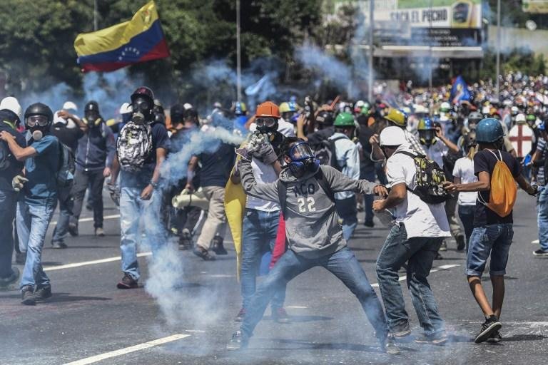 Decis&atilde;o foi tomada ap&oacute;s v&aacute;rias semanas cont&iacute;nuas de protestos contra o governo do presidente Nicol&aacute;s Maduro
