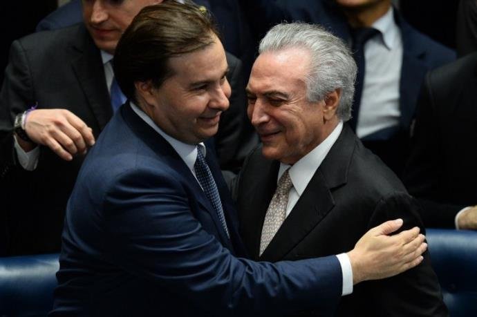 Presidente da C&acirc;mara afirmou que ainda n&atilde;o tomou decis&atilde;o sobre os requerimentos 